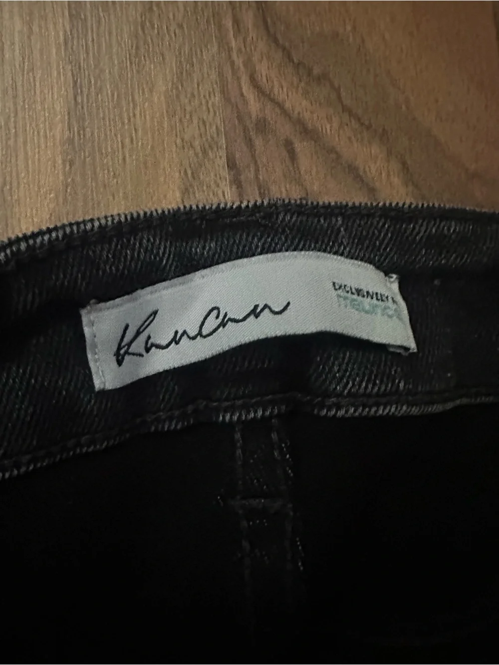 Kancan women’s Slim Fit Washed Jeans size 30 black